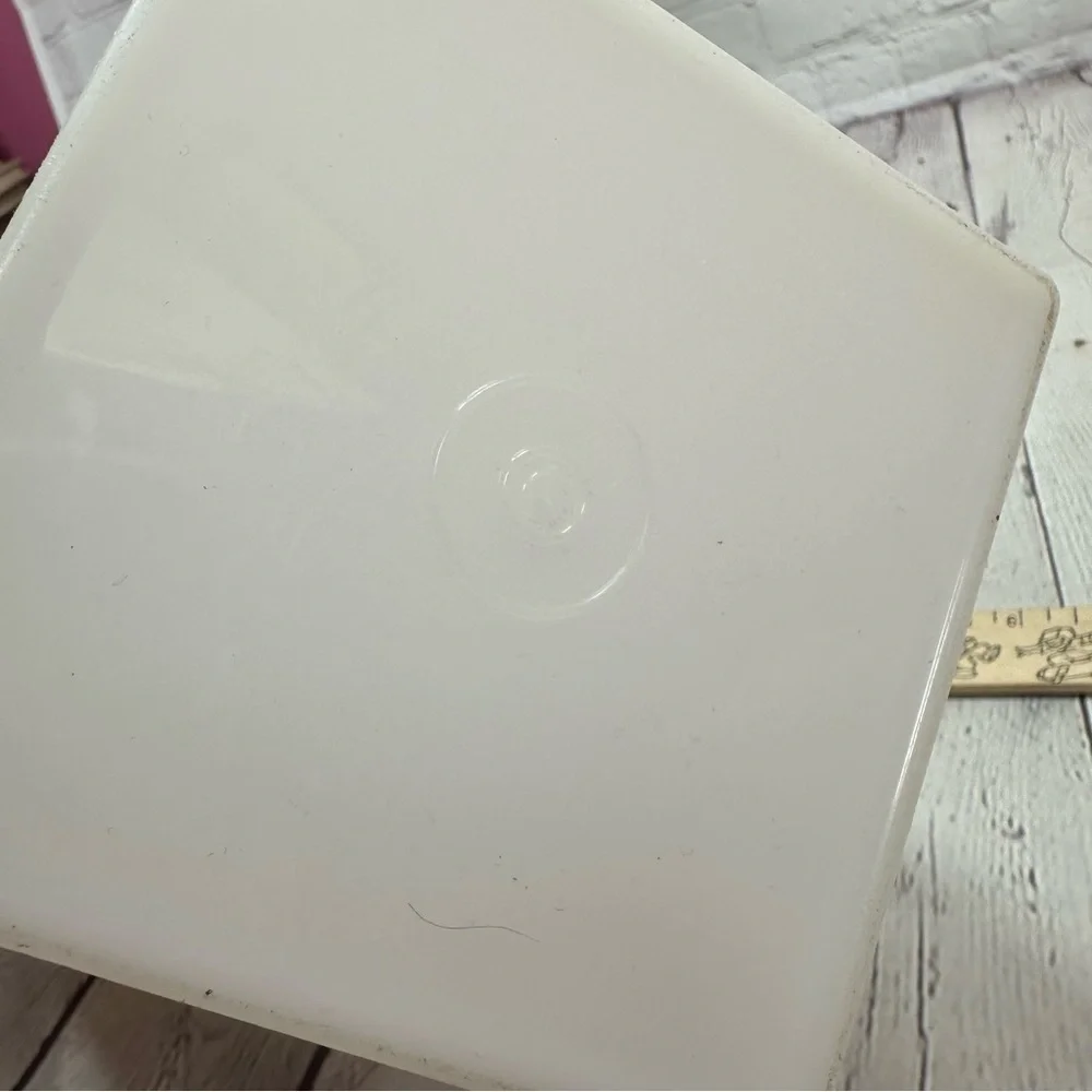 vintage tupperware saltine saver with seal White  Storage Bin cracker keeper